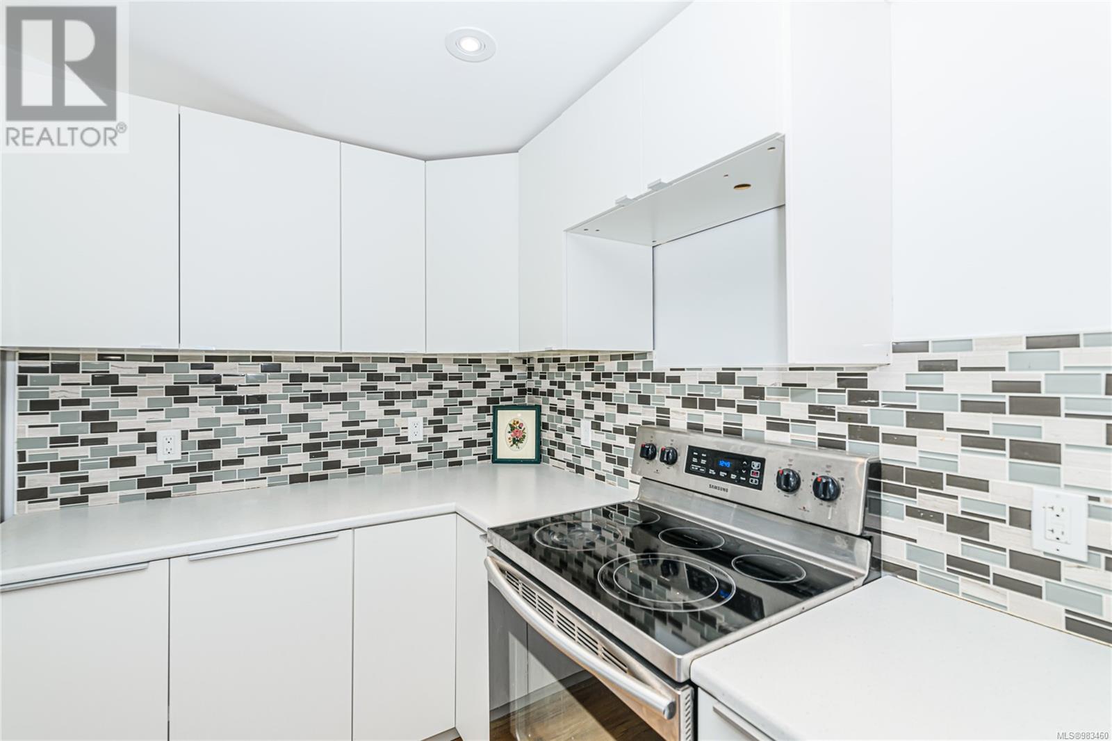 879 Rainbow Rd, Salt Spring