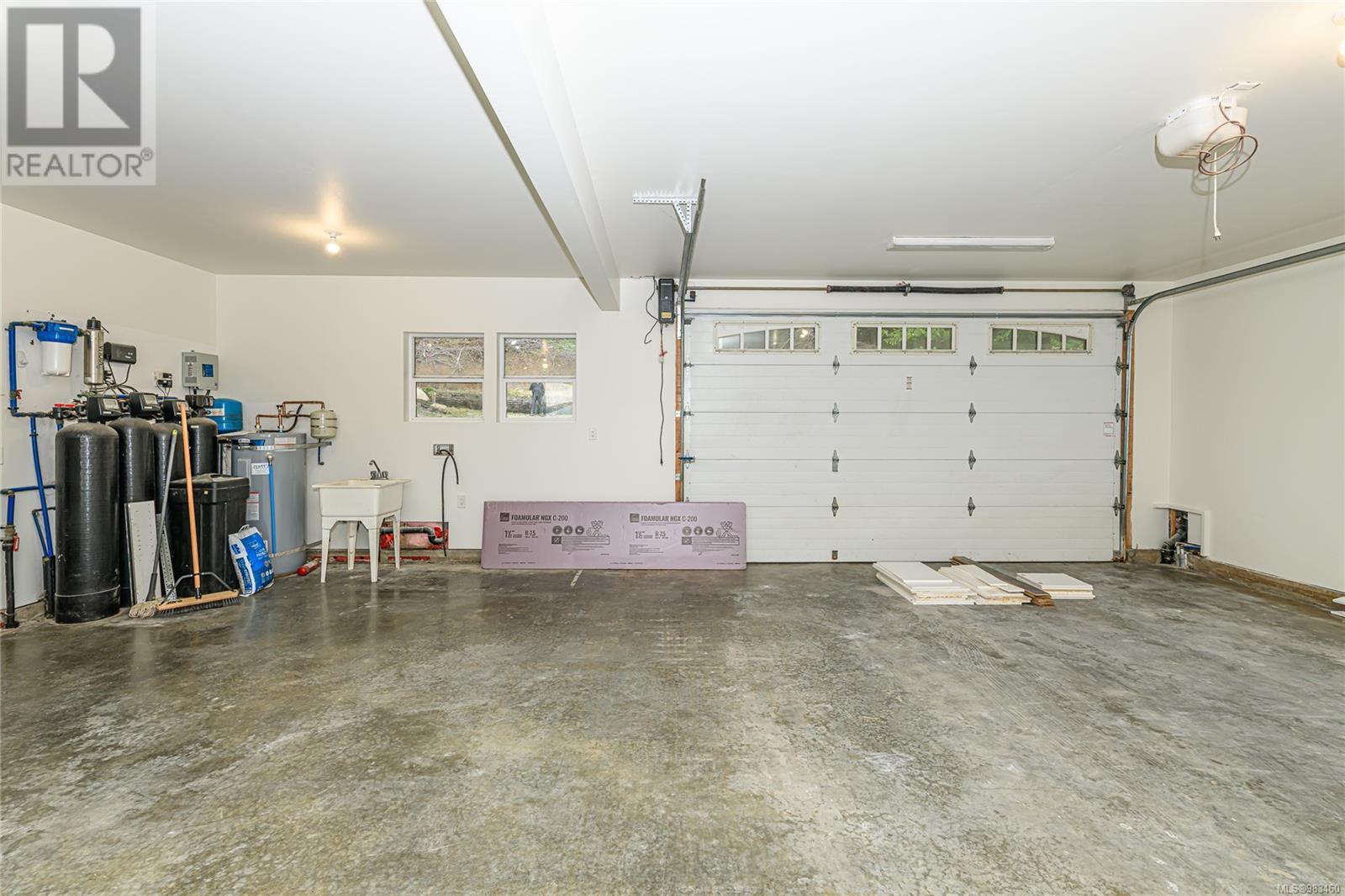 879 Rainbow Rd, Salt Spring