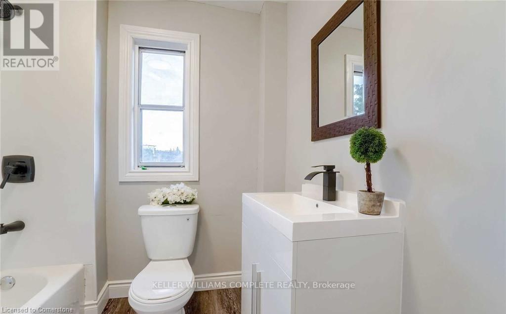 Photo 4 of 2 32 Lloyd Street, Hamilton ON