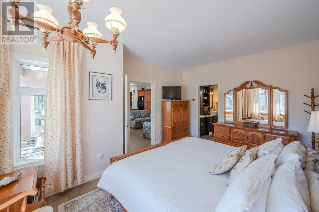  6905 MOUNTAINVIEW Drive, Oliver