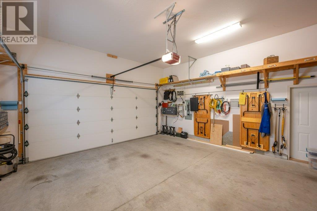  6905 MOUNTAINVIEW Drive, Oliver