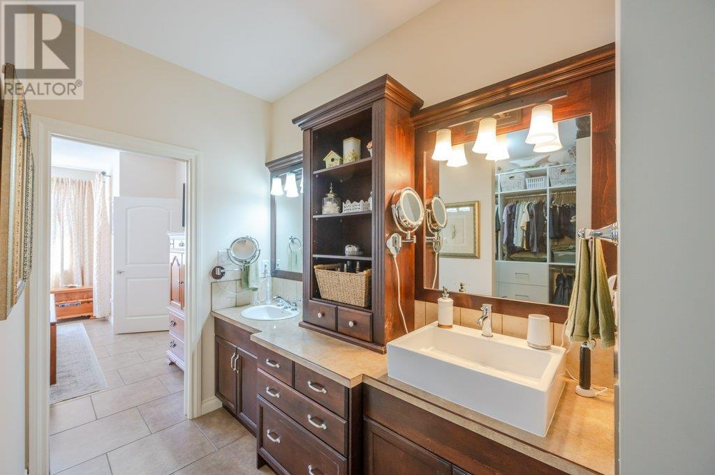  6905 MOUNTAINVIEW Drive, Oliver