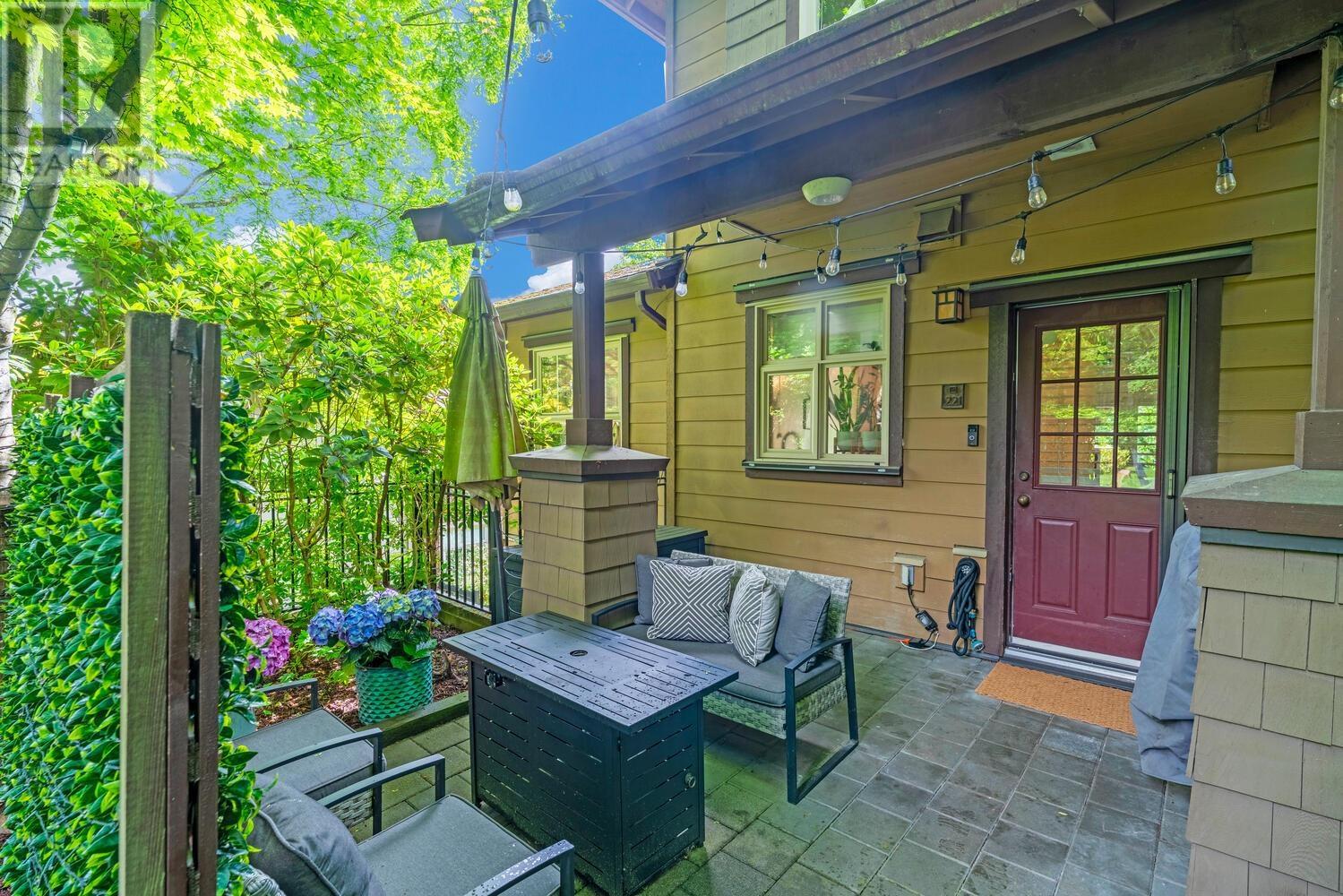 221 625 PARK CRESCENT, New Westminster