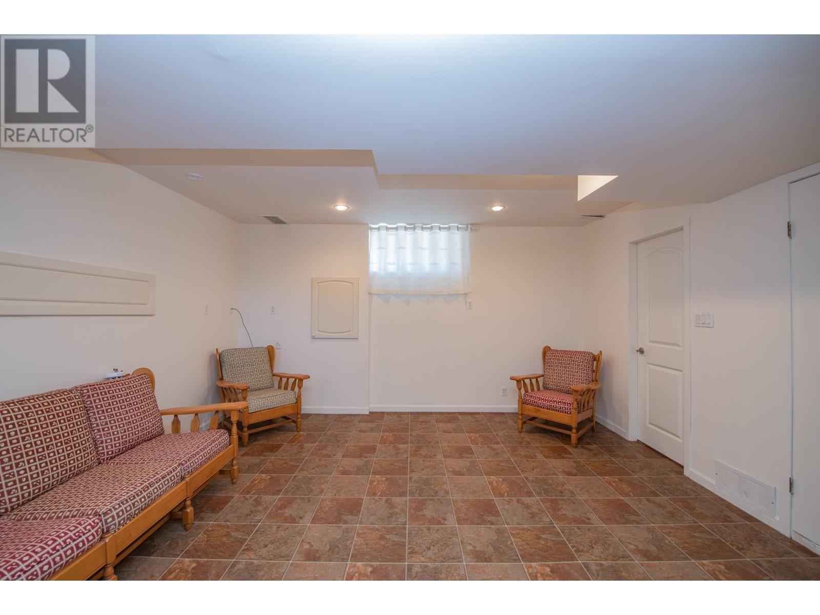  4091 10 Avenue Southeast, Salmon Arm
