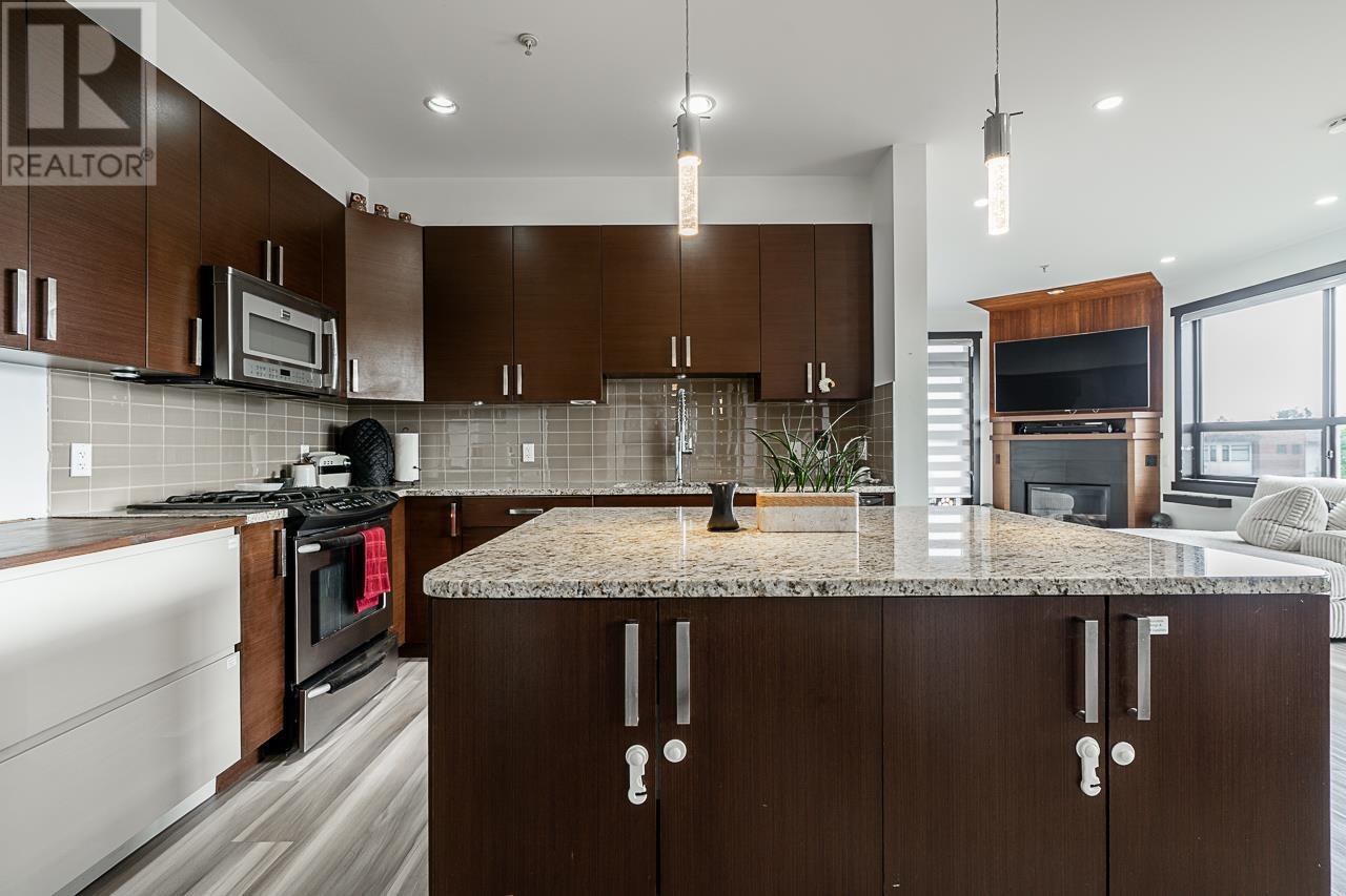 306 288 HAMPTON STREET, New Westminster