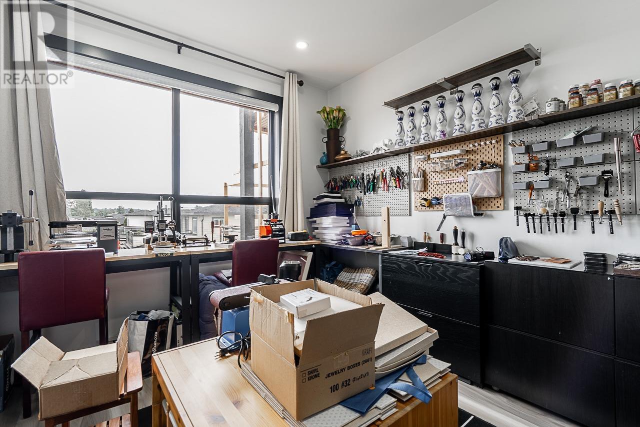 306 288 HAMPTON STREET, New Westminster