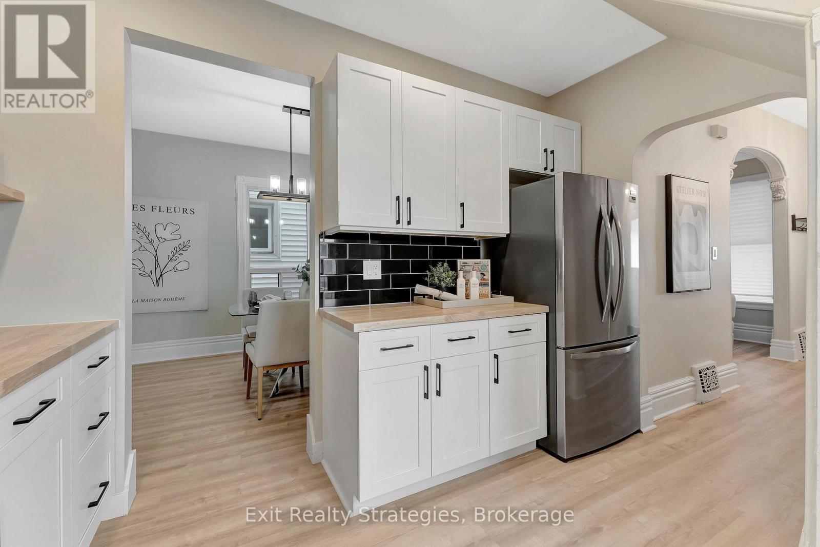 Photo 12 of 142 Sanford Avenue N, Hamilton ON