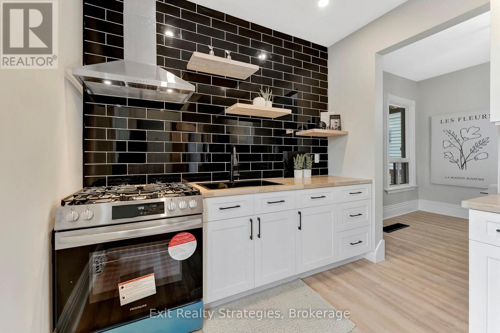 Photo 29 of 142 Sanford Avenue N, Hamilton ON