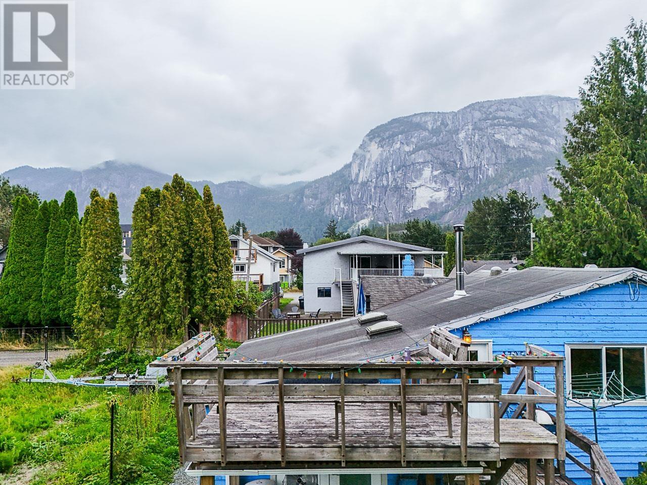 37956 FOURTH AVENUE, Squamish
