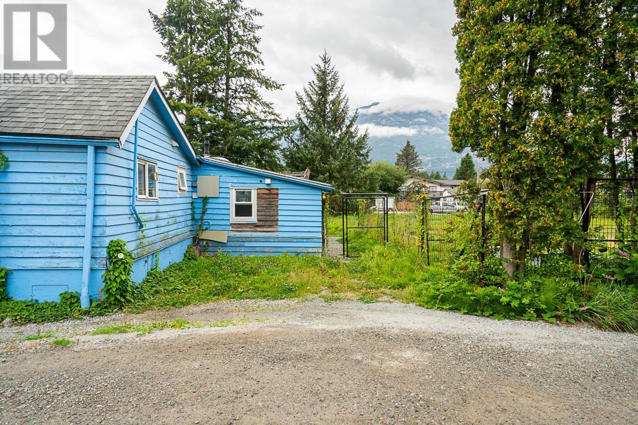 37956 FOURTH AVENUE, Squamish