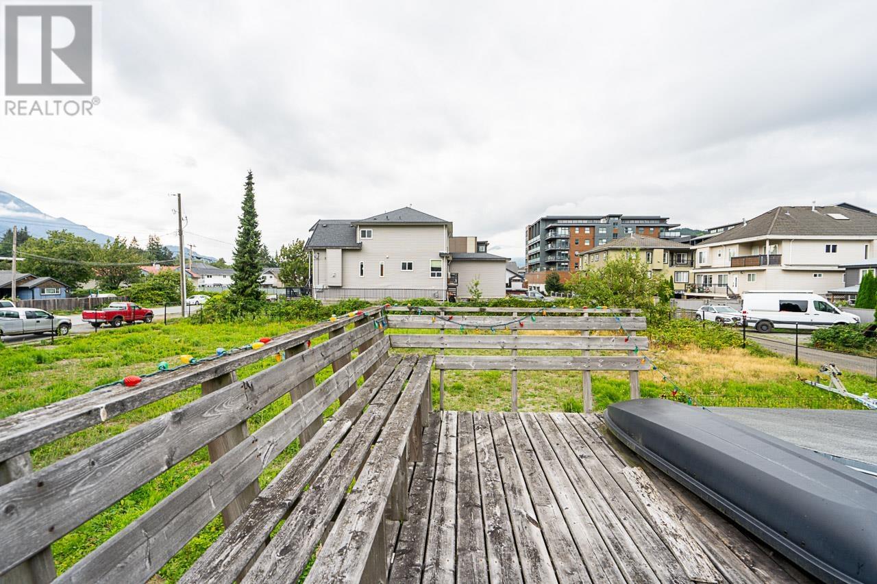 37956 FOURTH AVENUE, Squamish