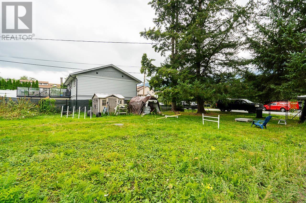 37956 FOURTH AVENUE, Squamish