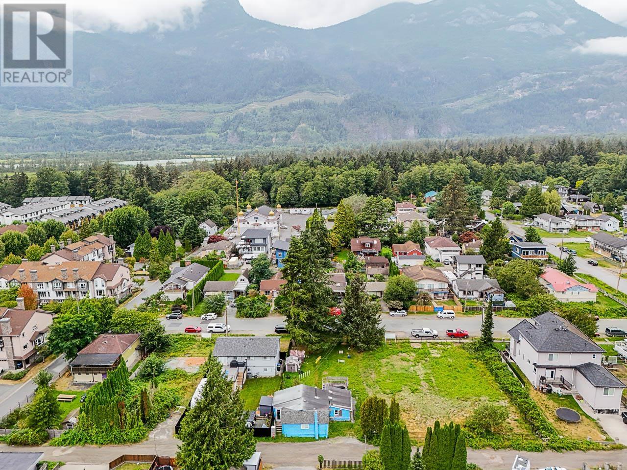 37956 FOURTH AVENUE, Squamish