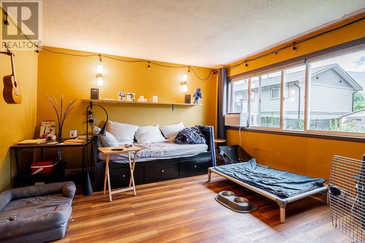 37956 FOURTH AVENUE, Squamish