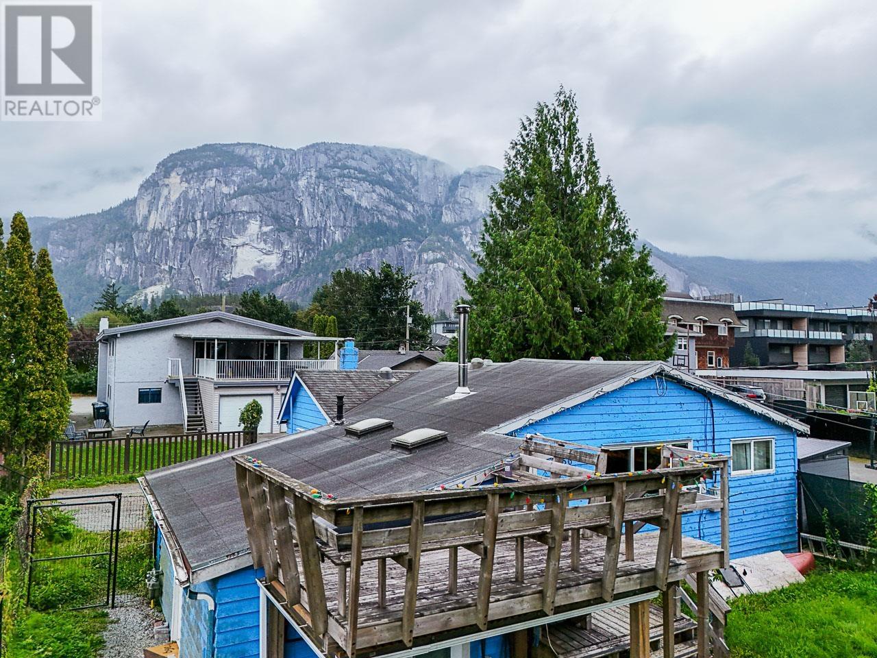 37956 FOURTH AVENUE, Squamish