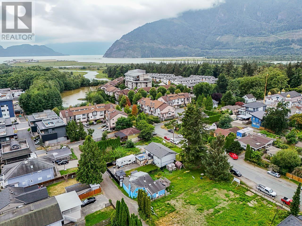 37956 FOURTH AVENUE, Squamish