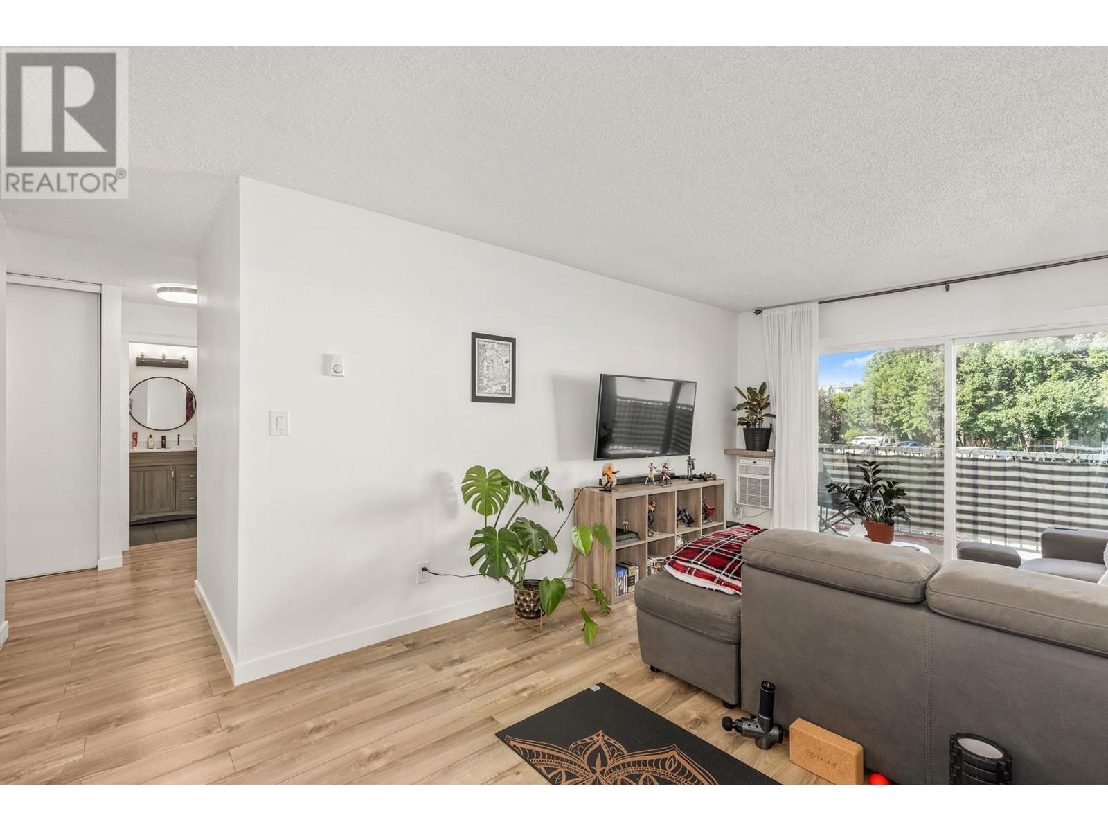 304 395 Franklyn Road, Kelowna