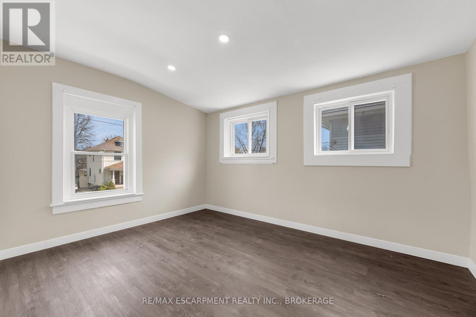 Photo 7 of 26 Dacotah Street, St Catharines ON