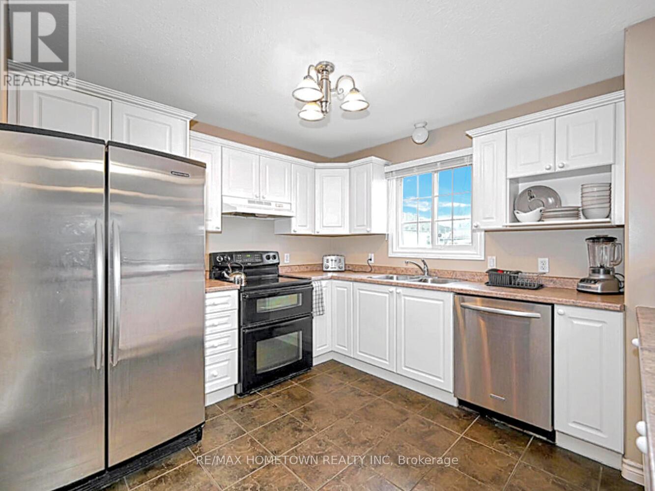 Photo 15 of 16 Regency Place, Brockville ON