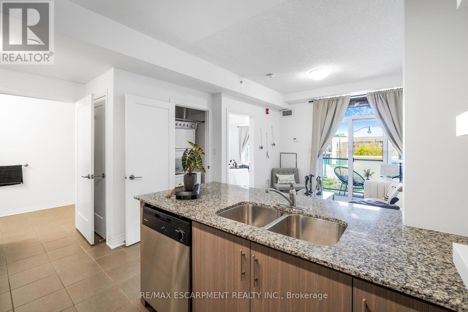 Photo 15 of 222 10 Concord Place, Grimsby ON