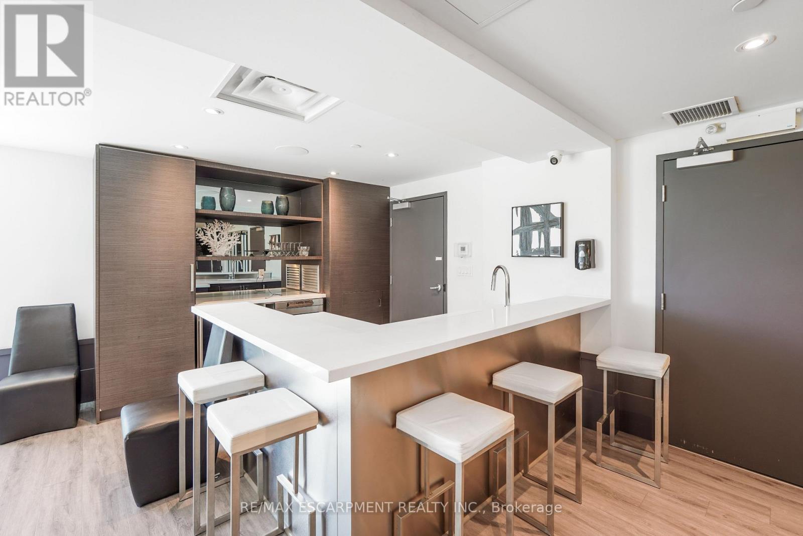 Photo 17 of 222 10 Concord Place, Grimsby ON