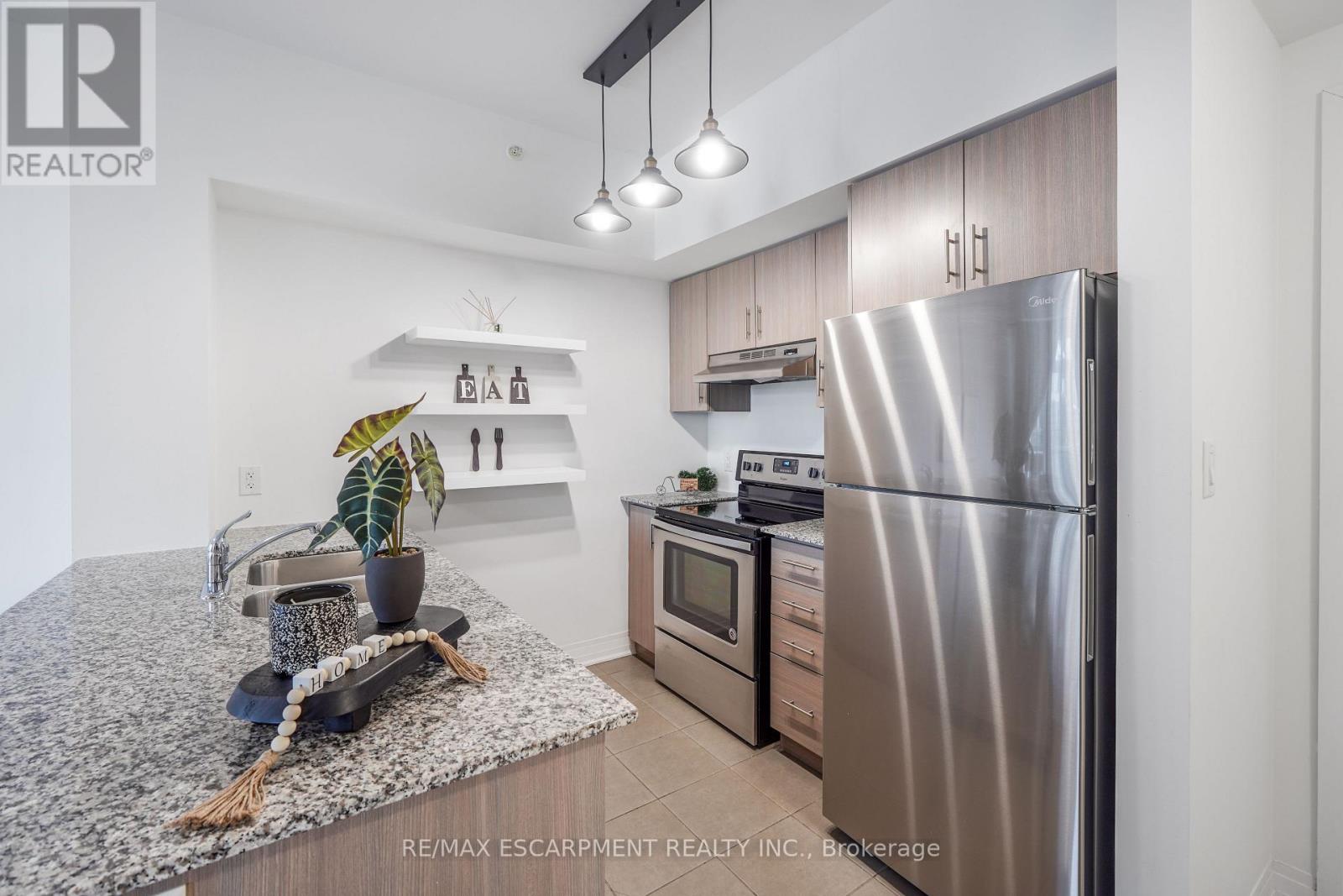 Photo 4 of 222 10 Concord Place, Grimsby ON