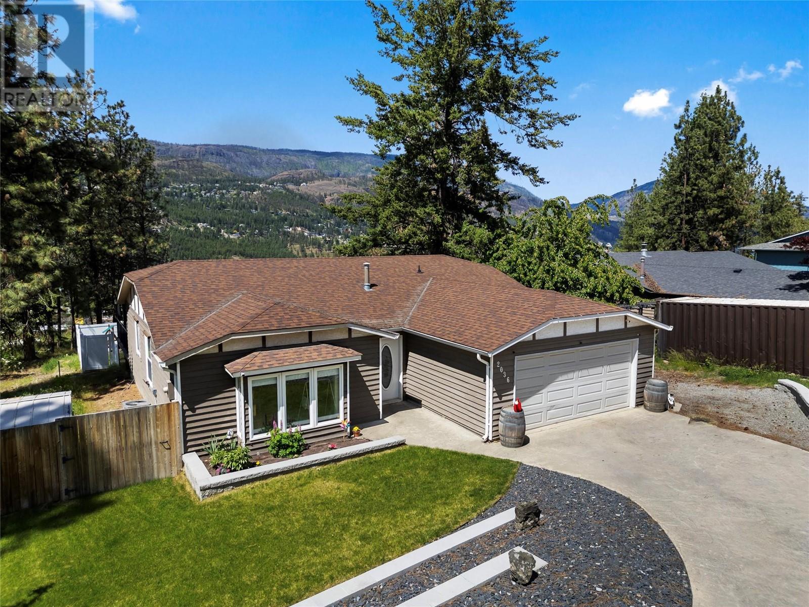 2036 Tomat Avenue, West Kelowna