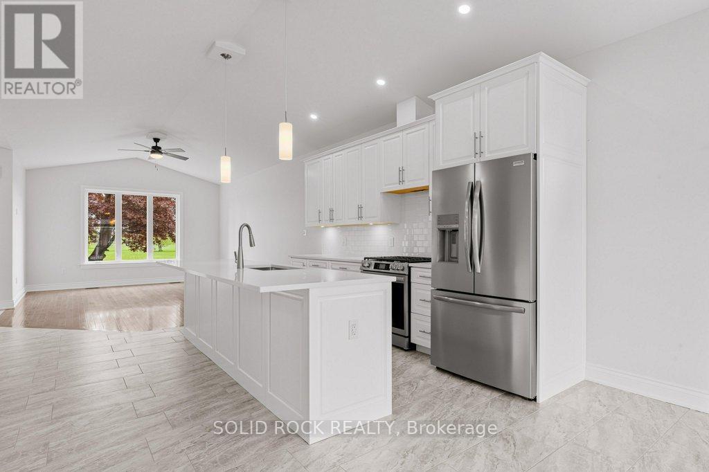 Photo 10 of 30 Lakeview Drive, South Dundas ON