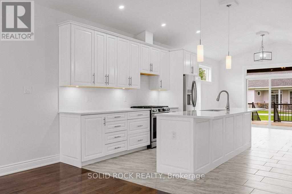 Photo 11 of 30 Lakeview Drive, South Dundas ON