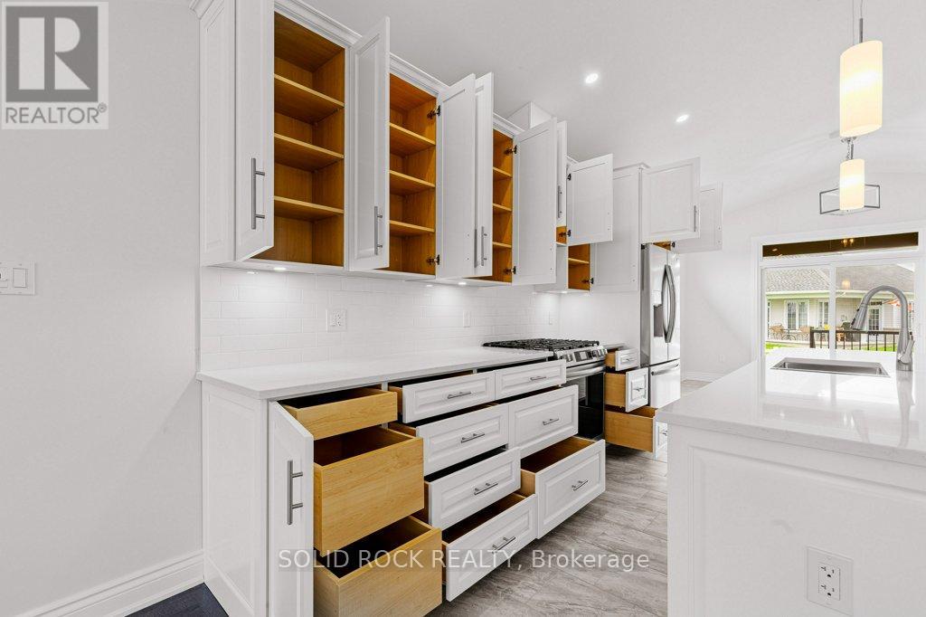 Photo 14 of 30 Lakeview Drive, South Dundas ON