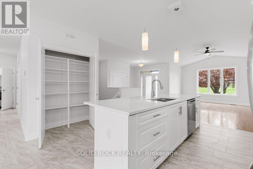 Photo 16 of 30 Lakeview Drive, South Dundas ON