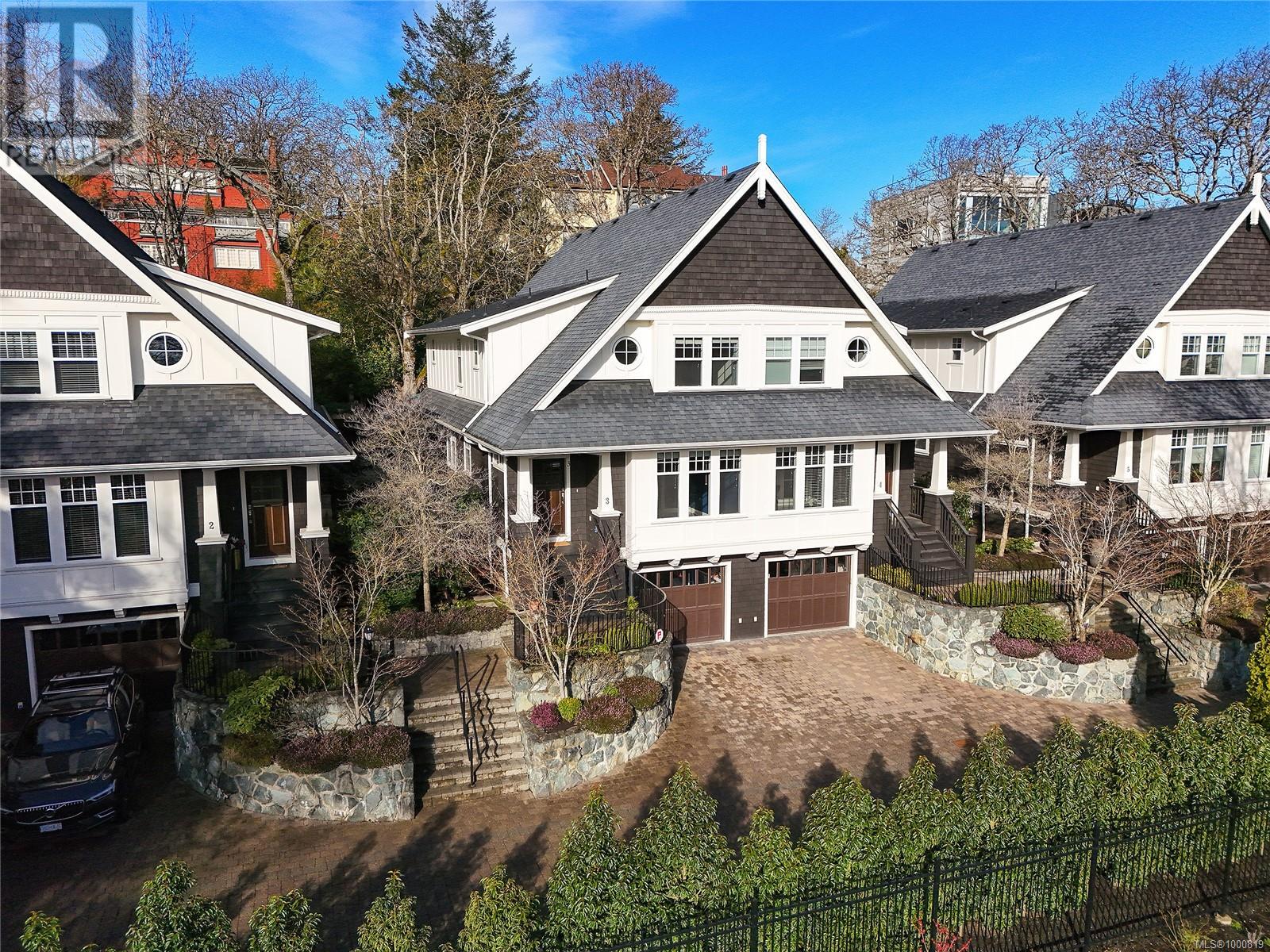 3 1770 Rockland Ave, Victoria, British Columbia