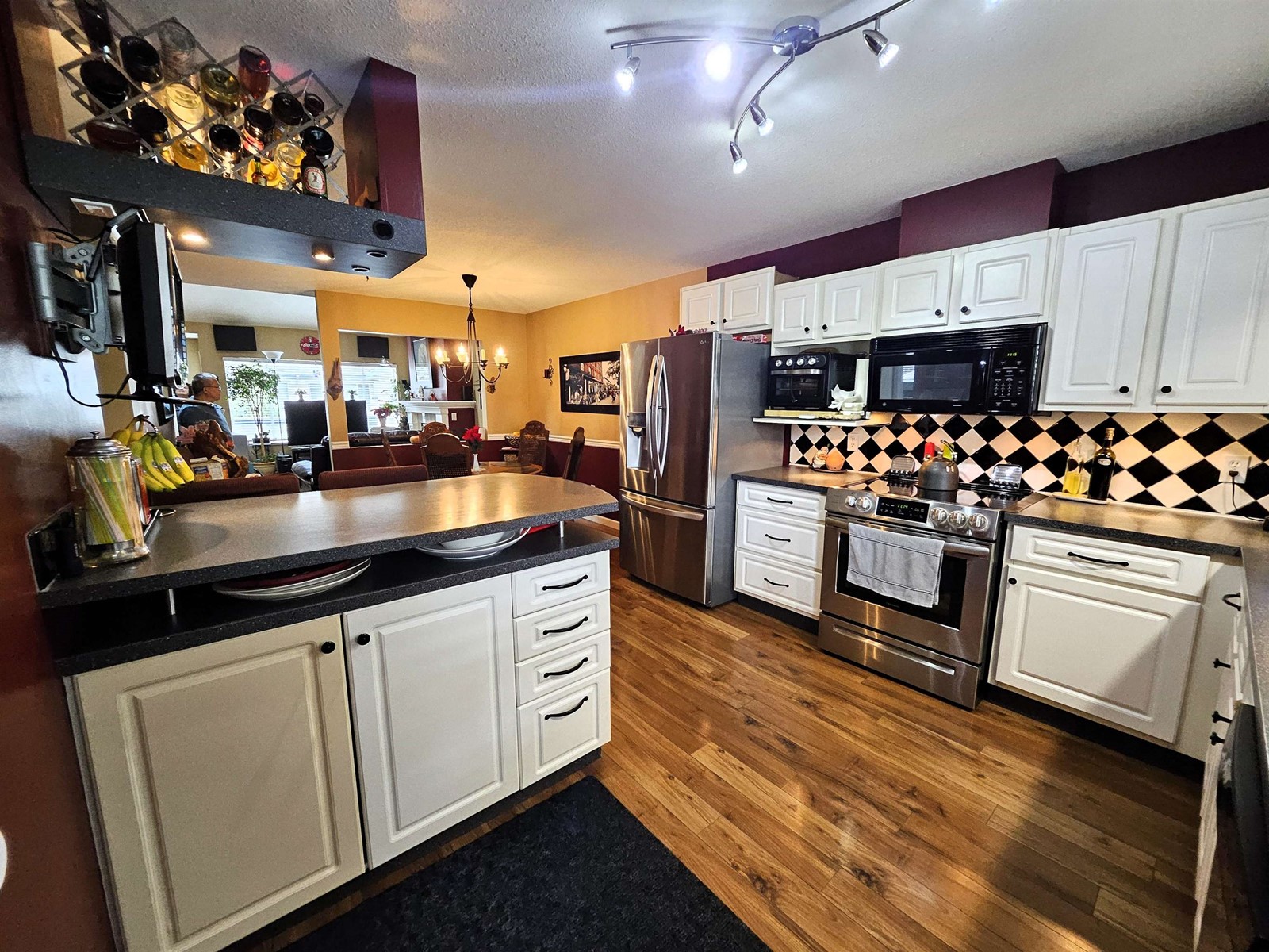 Photo 5 of 208 7837 120 A Street, Surrey BC