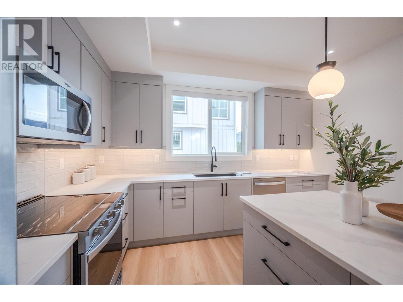 107 770 Argyle Street, Penticton
