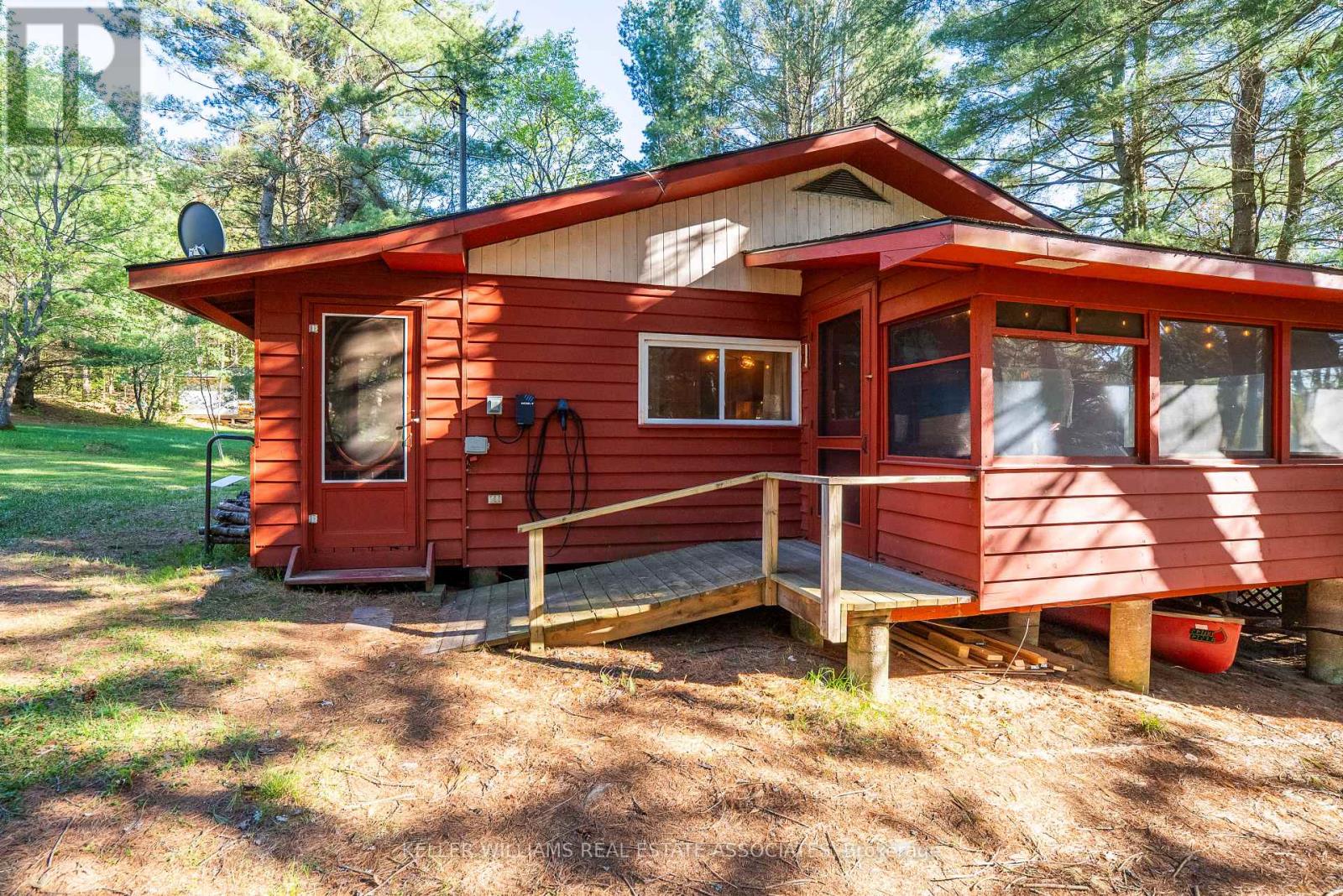 Photo 2 of 1052 Hammond Road, Lake Of Bays ON