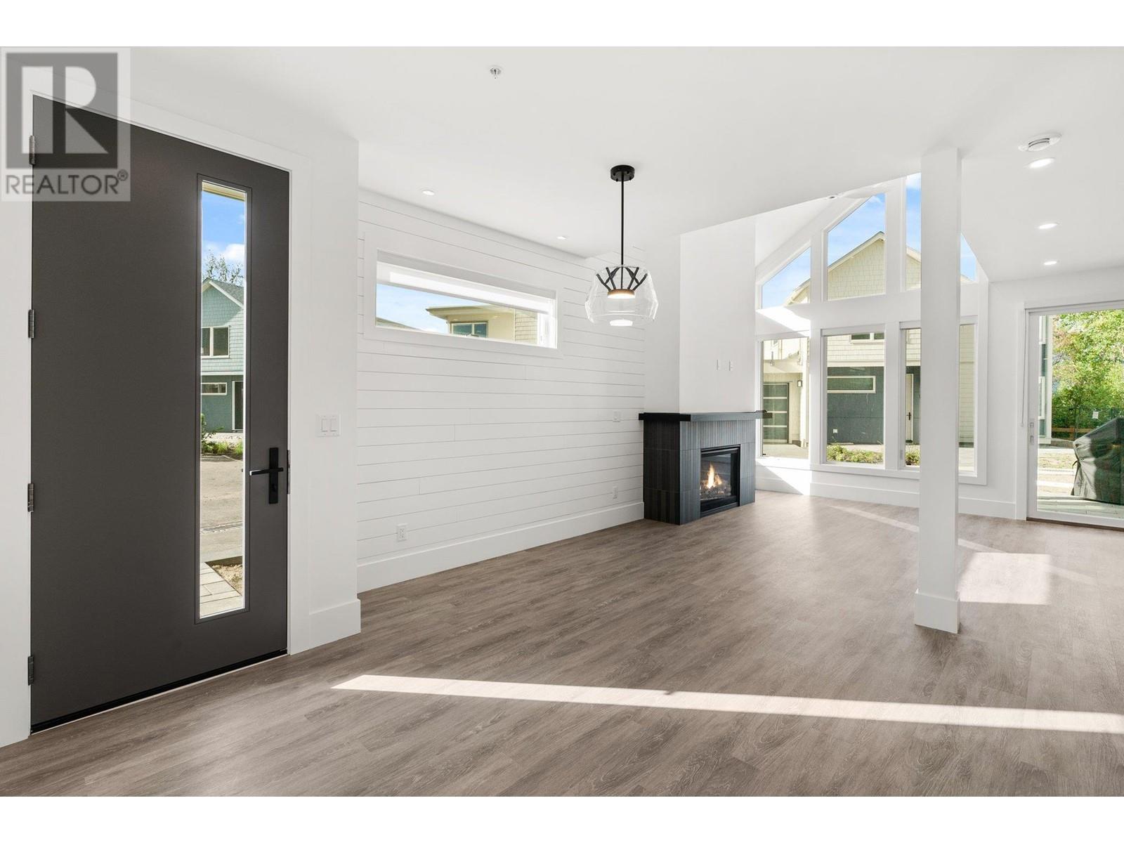  3060 LANDRY Crescent, Summerland