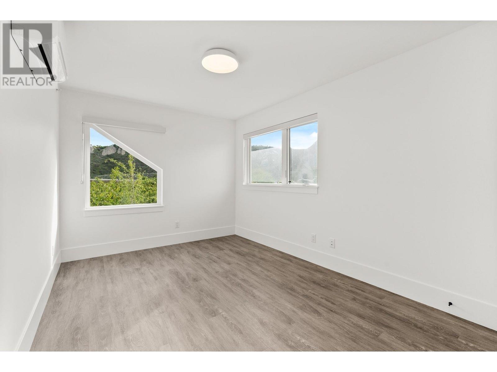  3060 LANDRY Crescent, Summerland