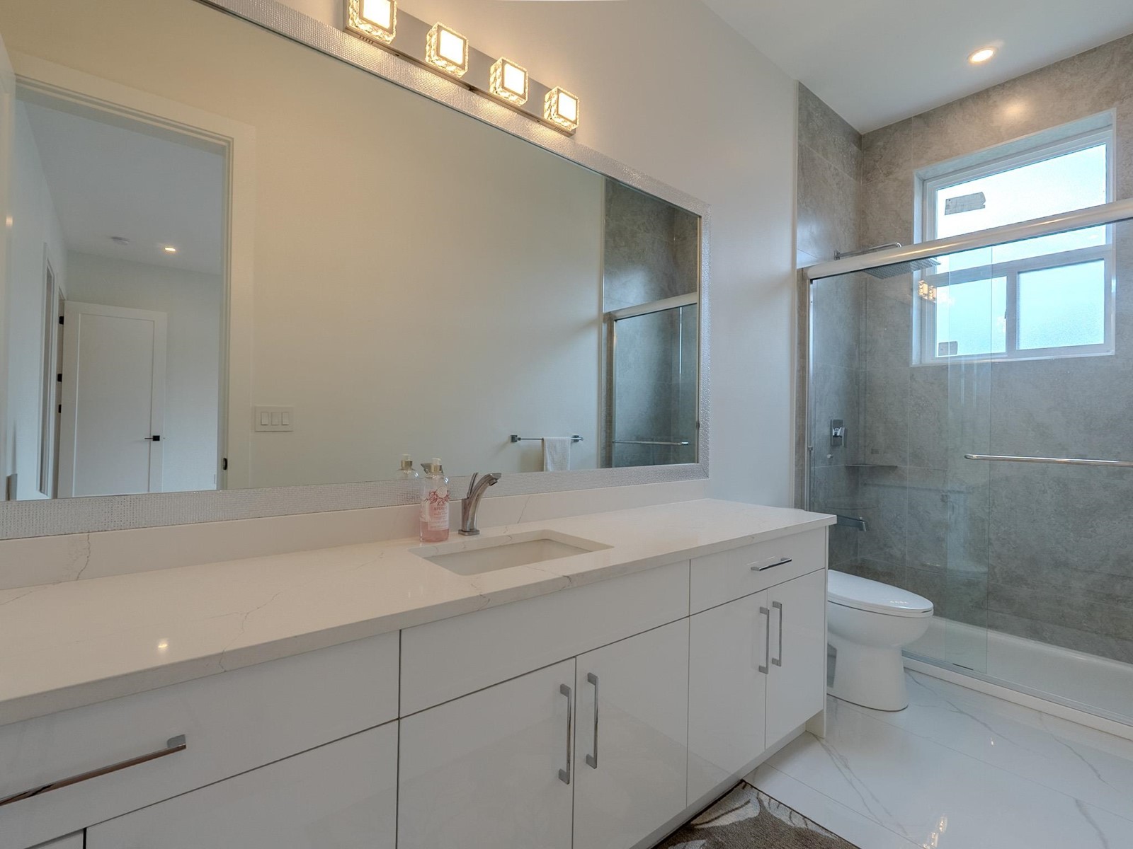 2485 GUILFORD DRIVE, Abbotsford