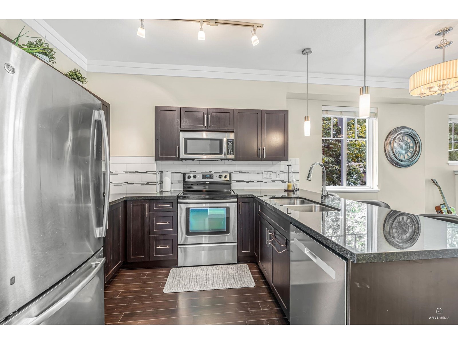 Photo 10 of 36 14356 63 A Avenue, Surrey BC