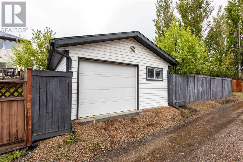 3 Regal Close, Lacombe
