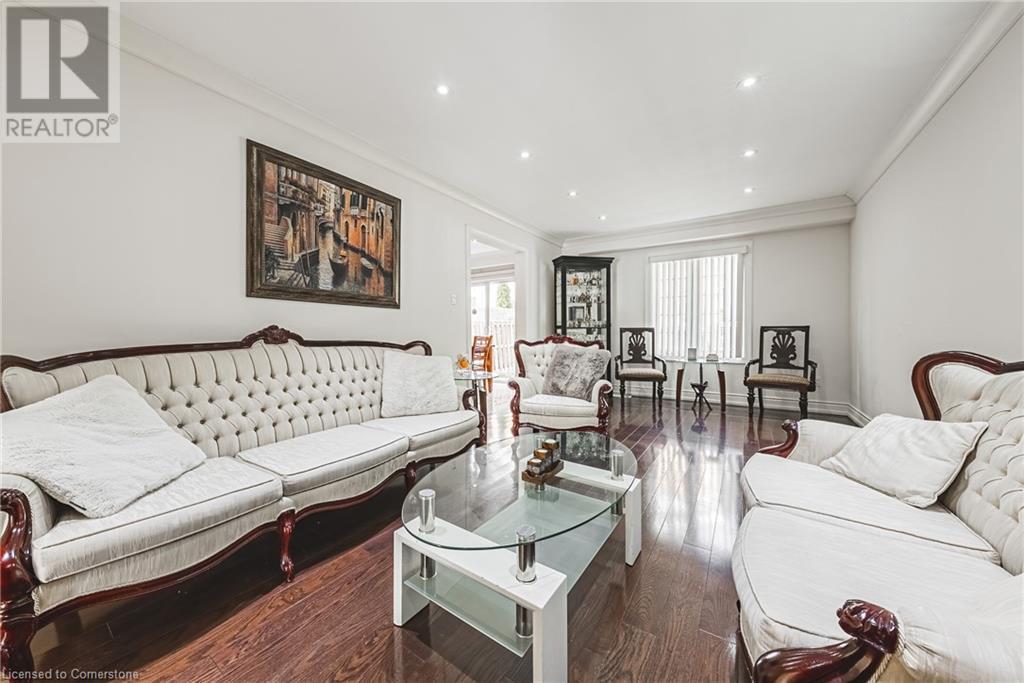 Photo 10 of 5008 Willowood Drive, Mississauga ON