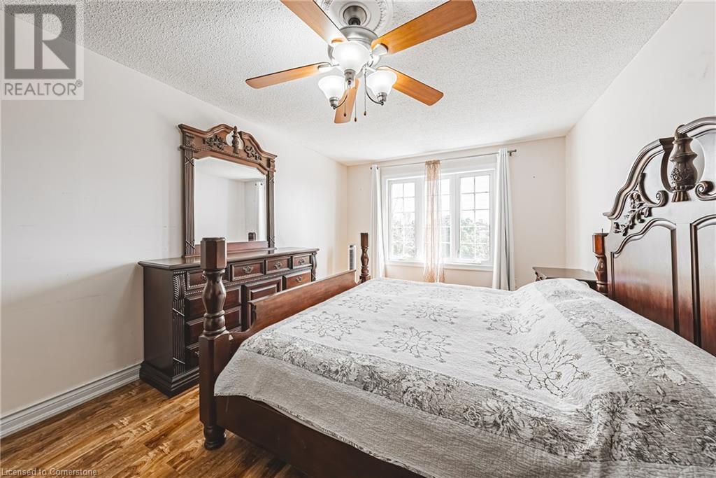 Photo 18 of 5008 Willowood Drive, Mississauga ON