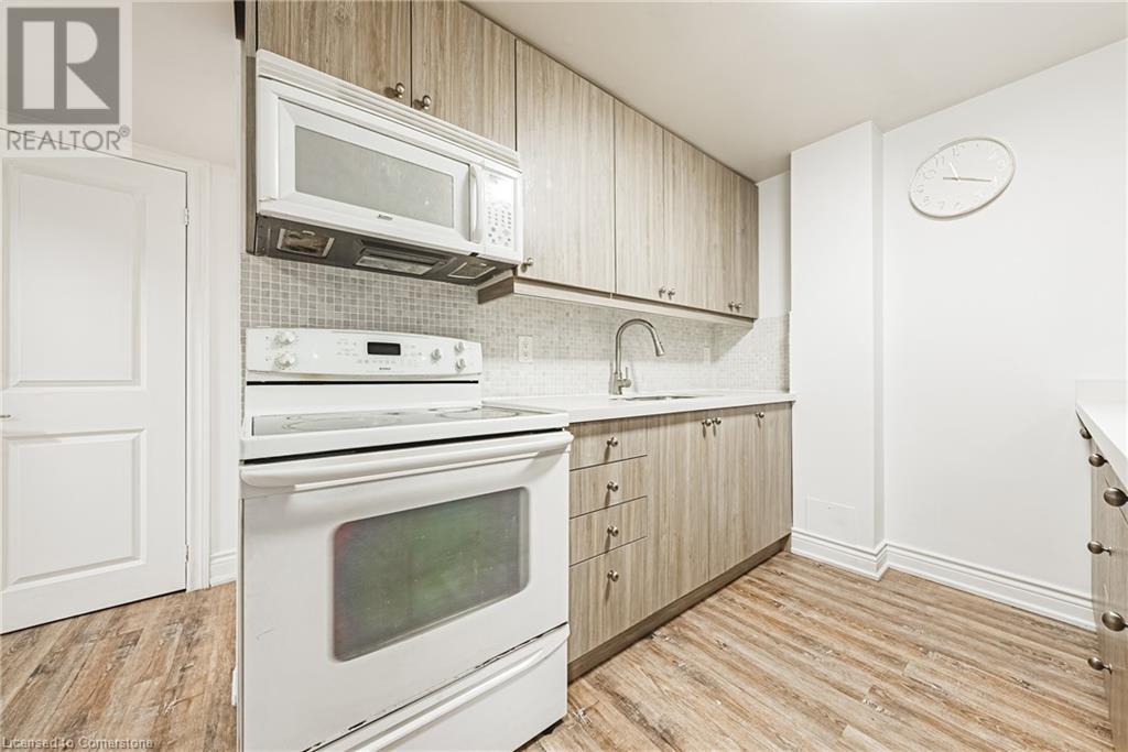 Photo 27 of 5008 Willowood Drive, Mississauga ON