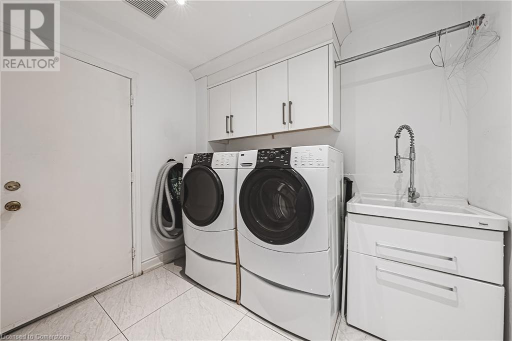 Photo 32 of 5008 Willowood Drive, Mississauga ON