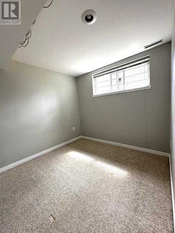 Single Family House 3 Level for Sale in  Kingsland Place SW Kingsland Calgary 