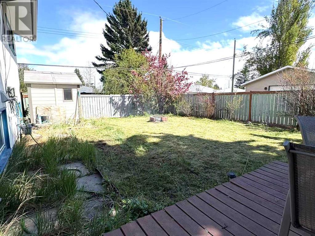 Single Family House 3 Level for Sale in  Kingsland Place SW Kingsland Calgary 