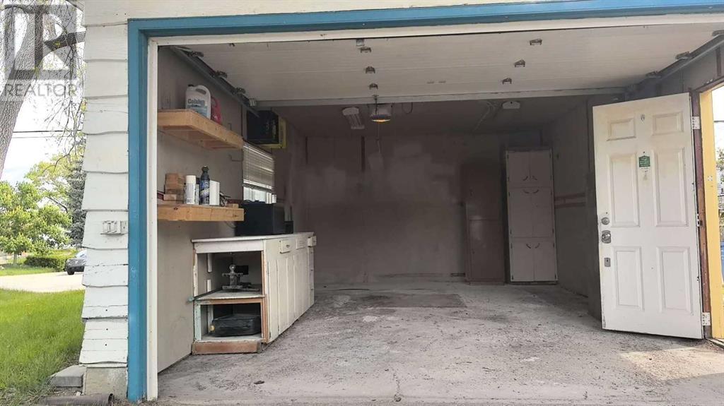 Single Family House 3 Level for Sale in  Kingsland Place SW Kingsland Calgary 