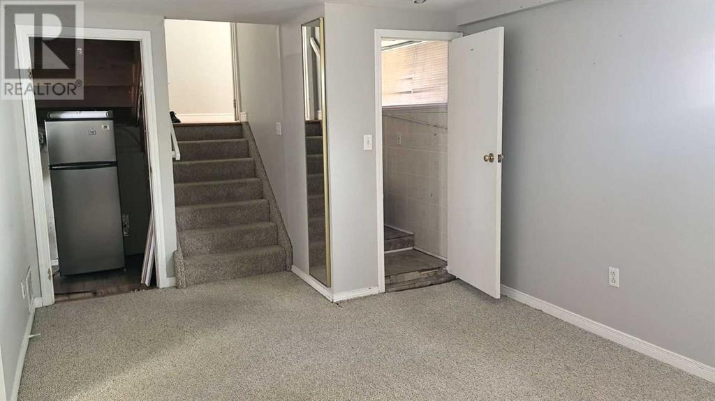 Single Family House 3 Level for Sale in  Kingsland Place SW Kingsland Calgary 