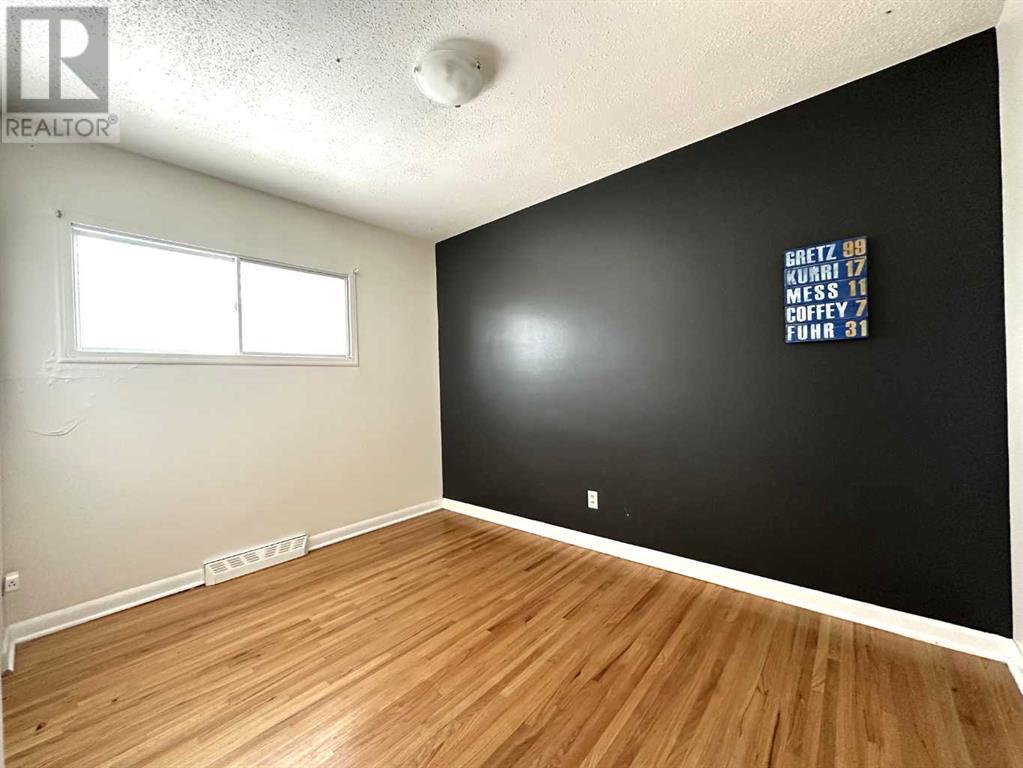 Single Family House 3 Level for Sale in  Kingsland Place SW Kingsland Calgary 