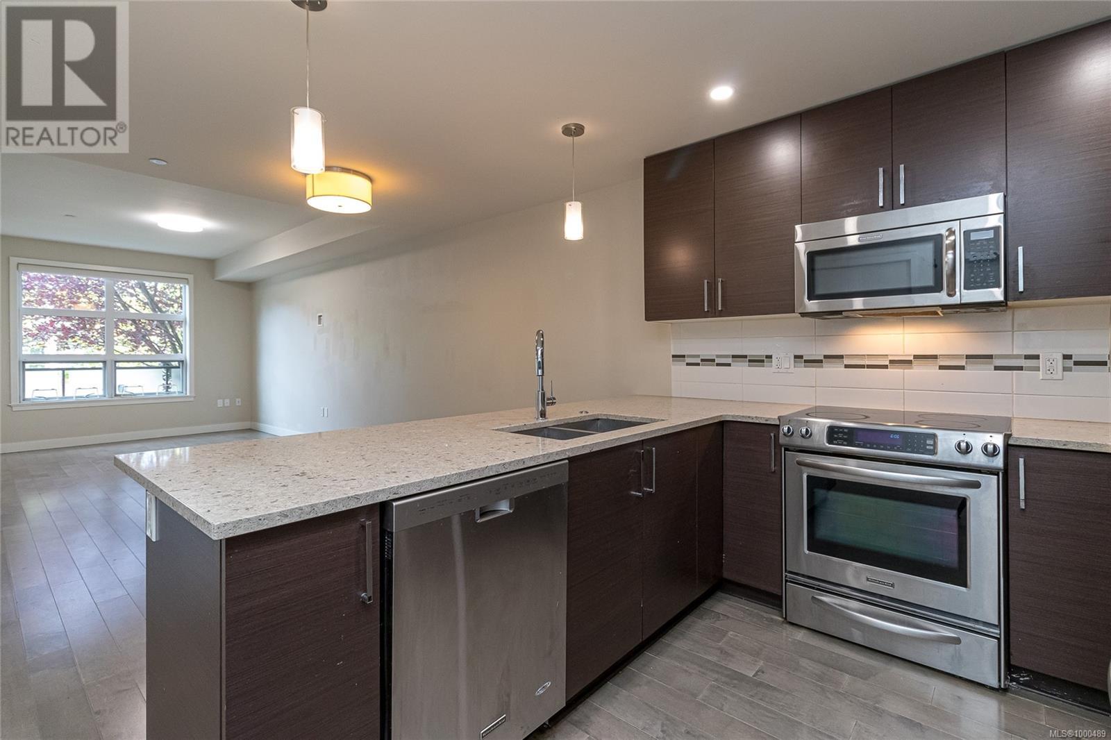 #102 4000 SHELBOURNE ST - Image 18